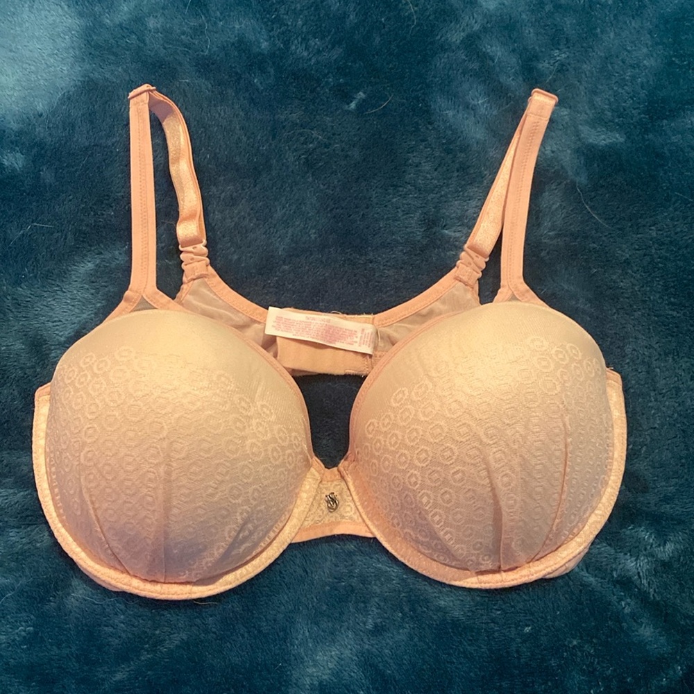VS Fabulous by Victoria’s Secret lined Demi